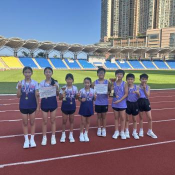 本校男女子接力隊於東華三院李潤田紀念中學周年運動會的合照