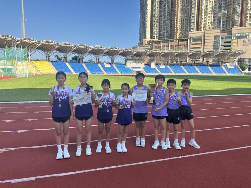 本校男女子接力隊於東華三院李潤田紀念中學周年運動會的合照