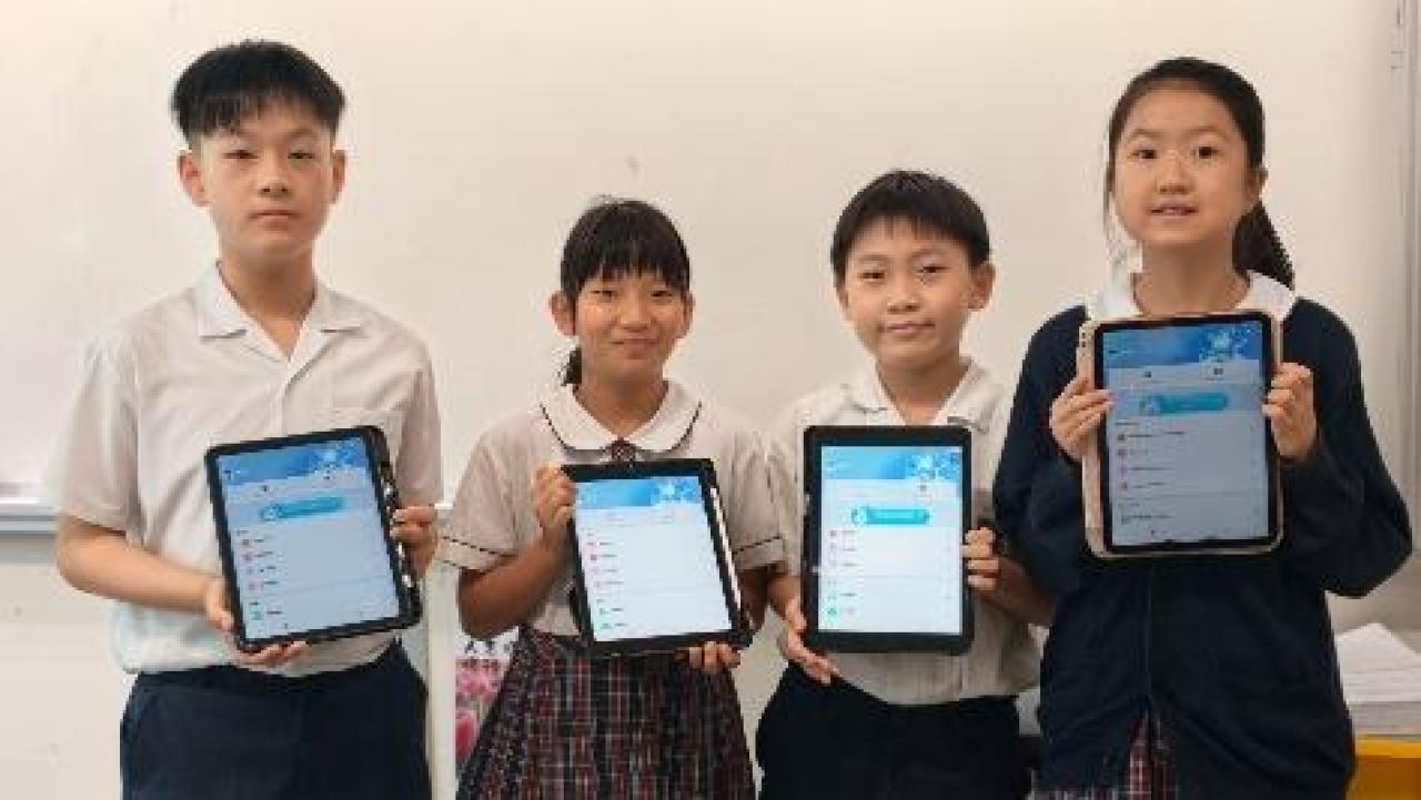 學生運用 AI 軟件學習普通話