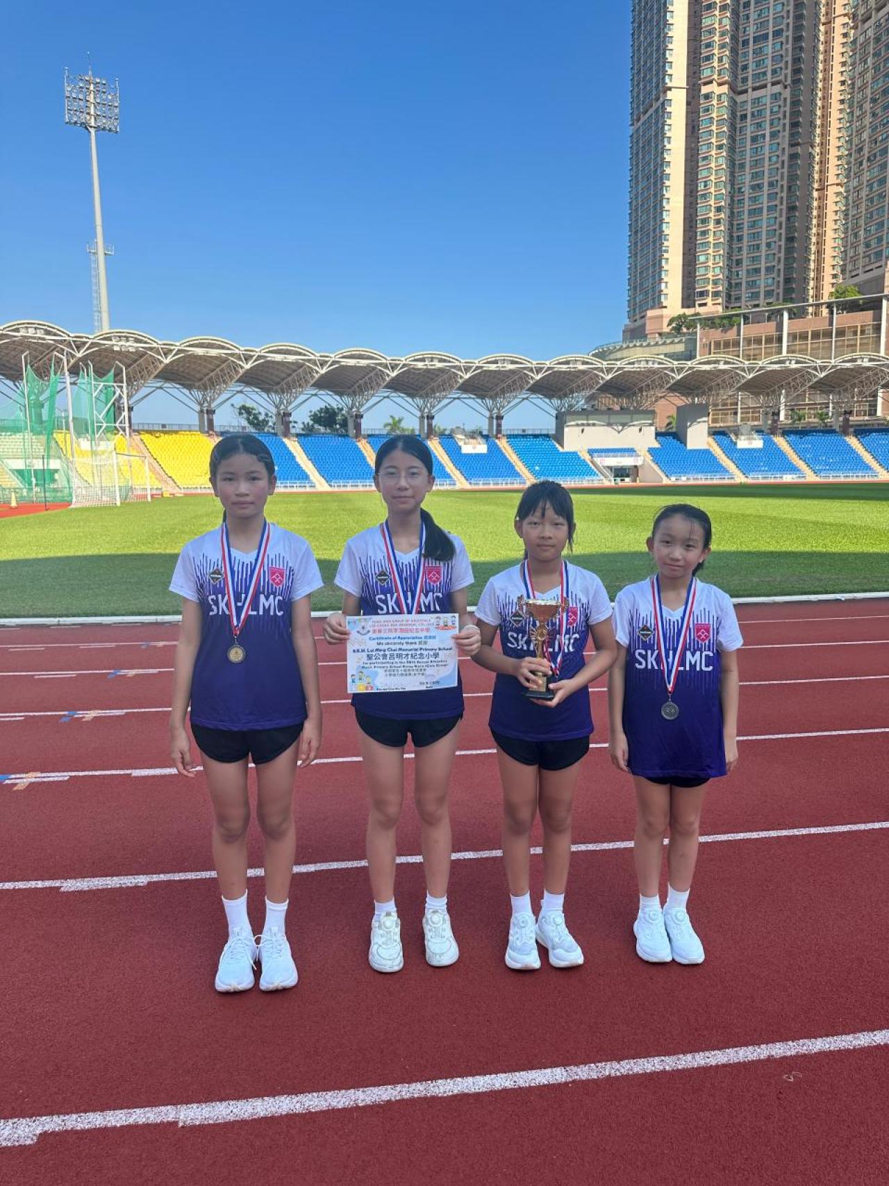 本校田徑隊女子組殿軍隊員合照