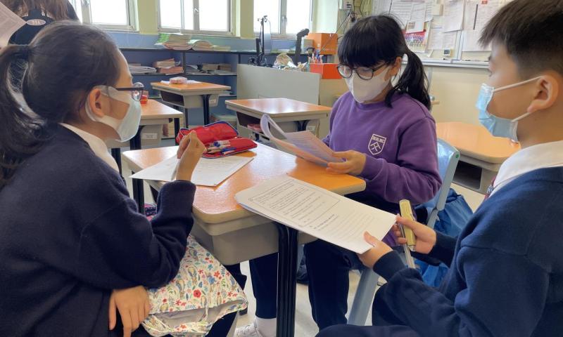 學生以小組討論訓練。