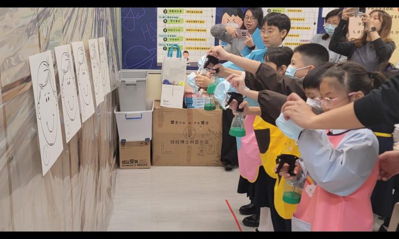 四年級學生探究口罩過濾程度